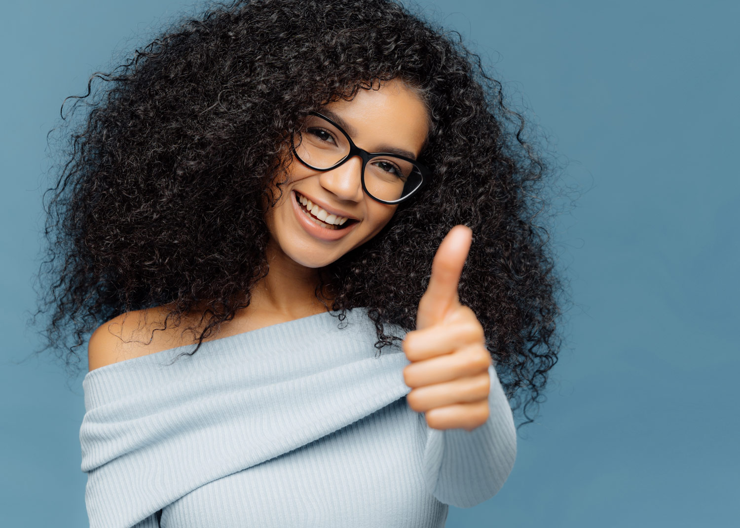 glad-smiling-african-american-woman-shows-like-ges-2021-08-31-13-30-31-utc