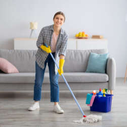 pretty-cleaning-lady pretty-cleaning-lady